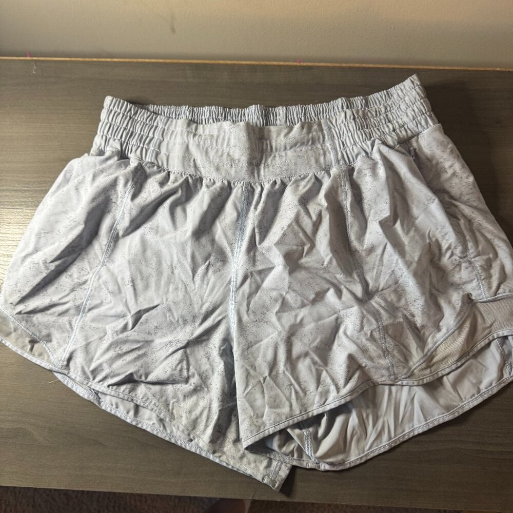 Hotty Hot High-Rise Lined Short 4", Gravel Dust Pastel Blue Multi/Pastel Blue